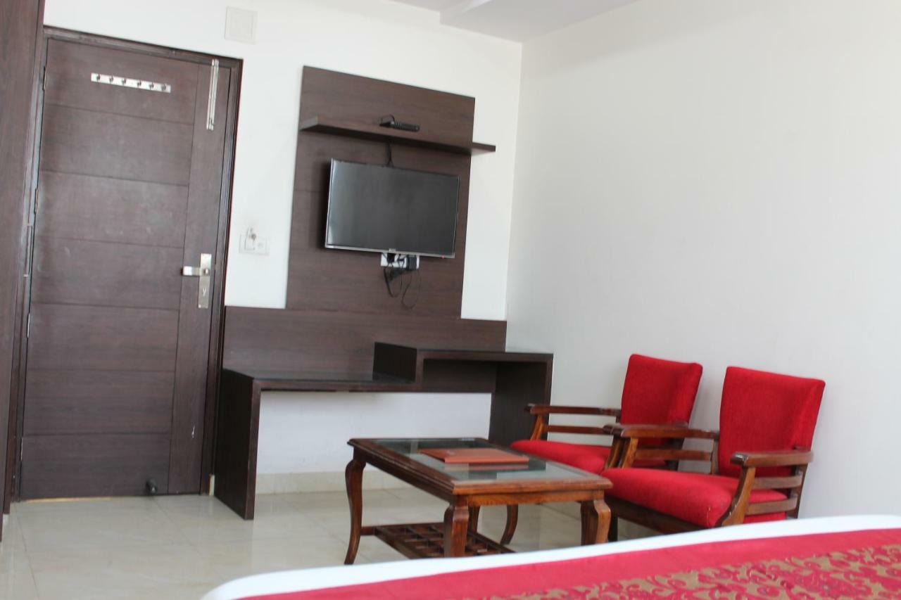 Hotel Lav Kush Deluxe " 3 Min Walking From New Delhi Railway Station " Exterior foto