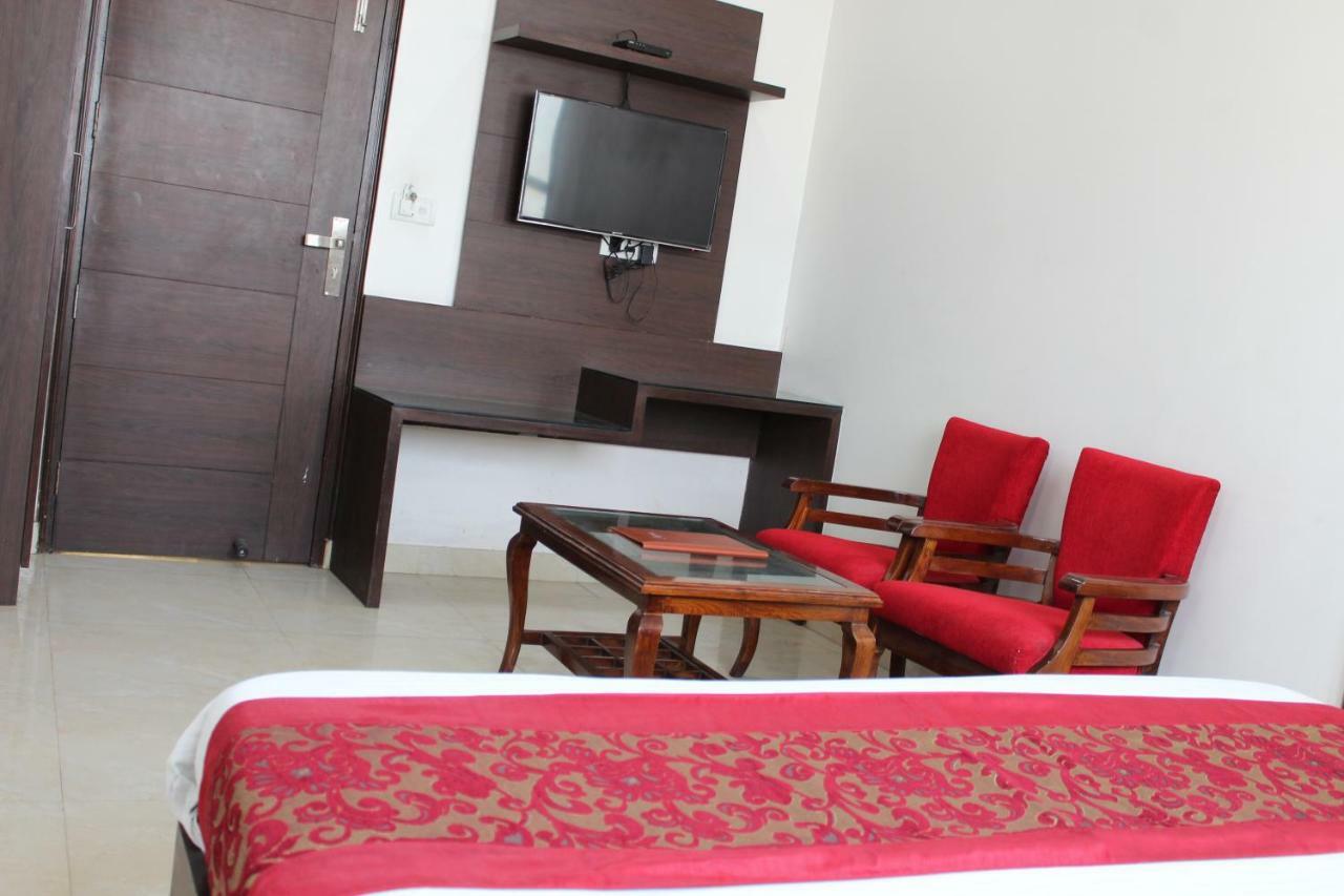 Hotel Lav Kush Deluxe " 3 Min Walking From New Delhi Railway Station " Exterior foto