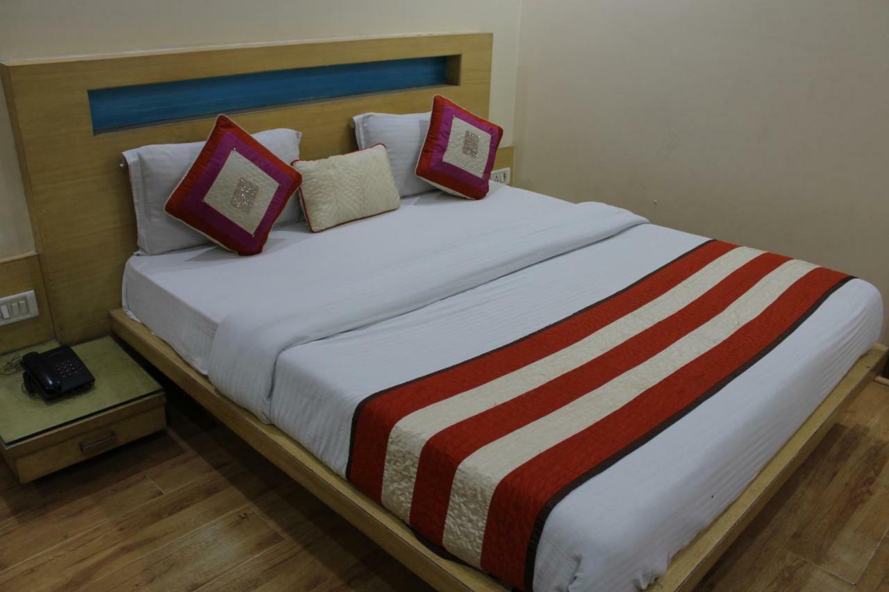Hotel Lav Kush Deluxe " 3 Min Walking From New Delhi Railway Station " Exterior foto