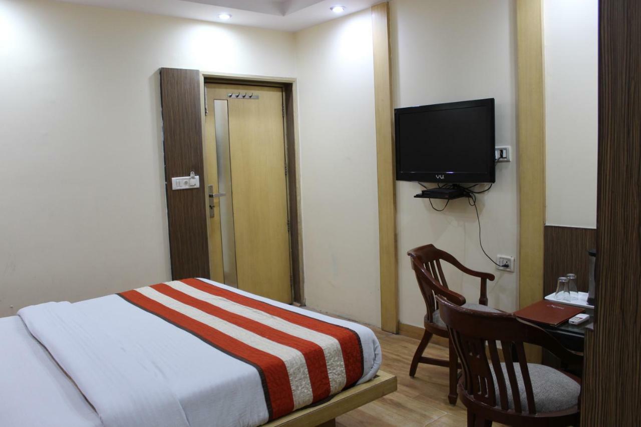 Hotel Lav Kush Deluxe " 3 Min Walking From New Delhi Railway Station " Exterior foto