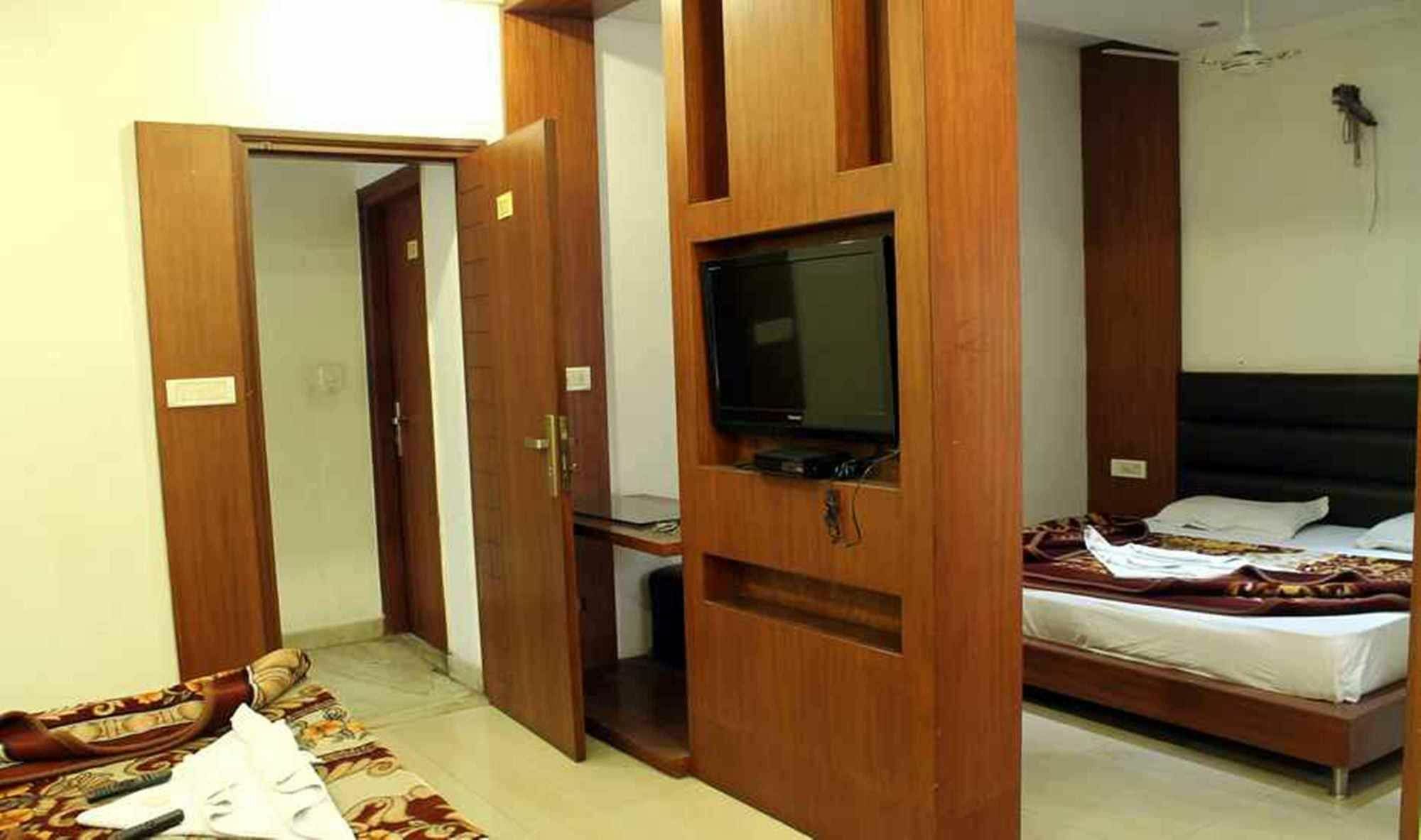 Hotel Lav Kush Deluxe " 3 Min Walking From New Delhi Railway Station " Exterior foto